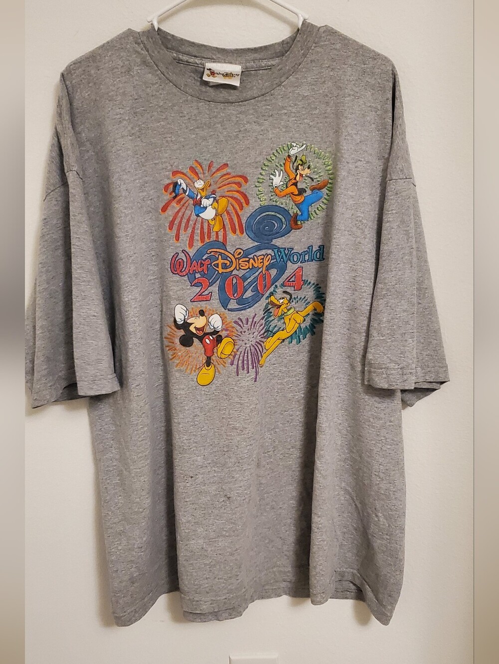 Vintage Walt Disney World 2004 Gray Character Fireworks Tee Size 2X